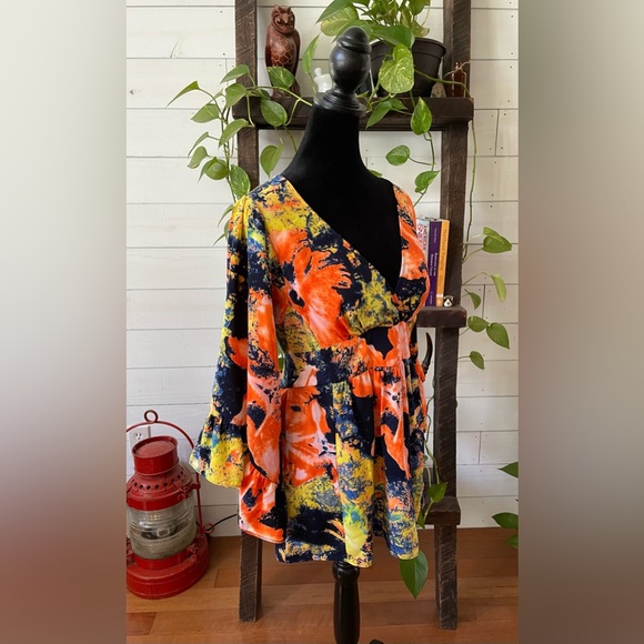 Betsey Johnson: Ruffled Floral Boho Blouse - Picture 13 of 17